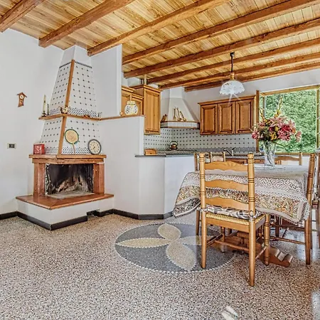 2 Bedroom Lovely Home In Ne Ne